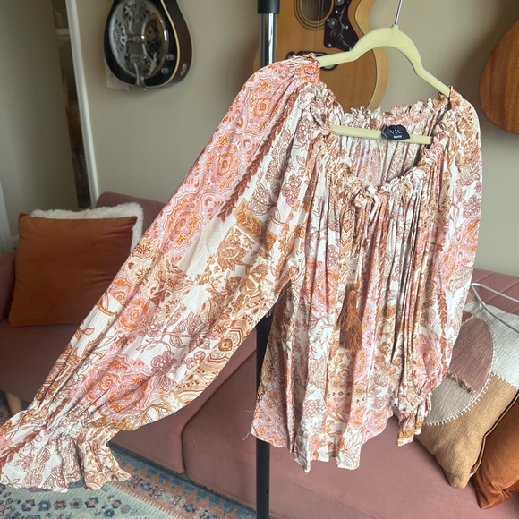 VICI Call Away Flowy Top - Picture 2 of 8